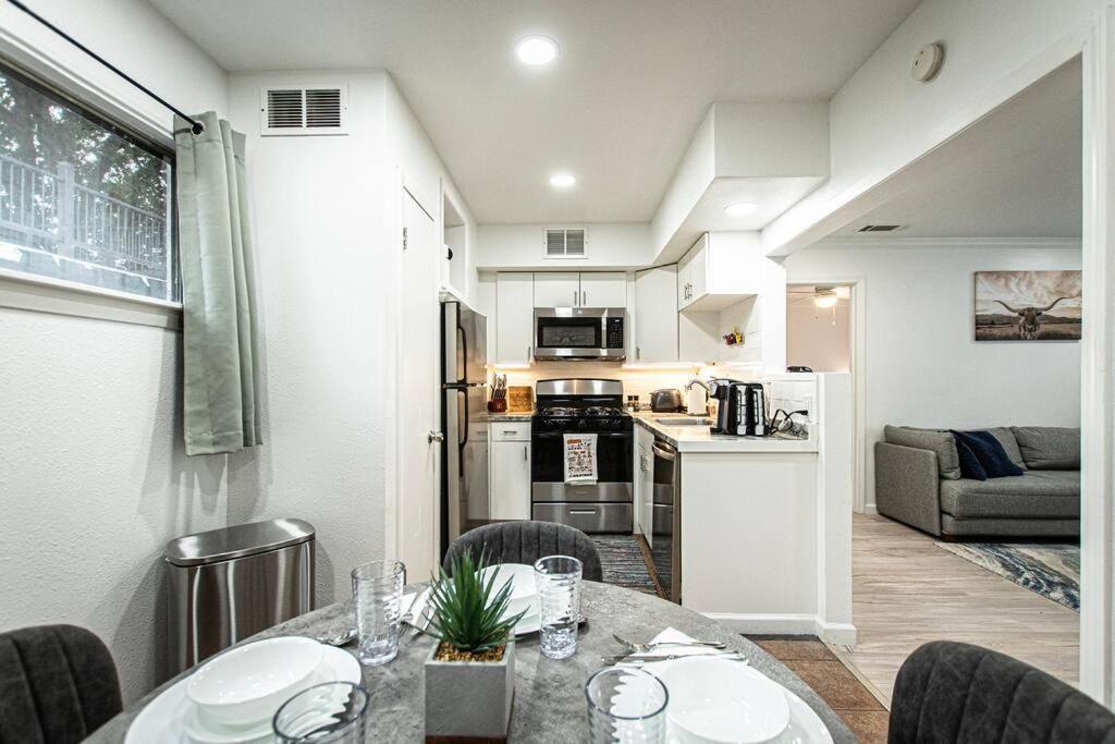 Downtown Austin Suite Retreat Экстерьер фото